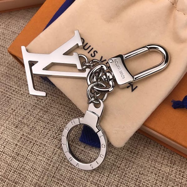《大人気》ルイヴィトン キーホルダー LV イニシャル スーパーコピー M01192